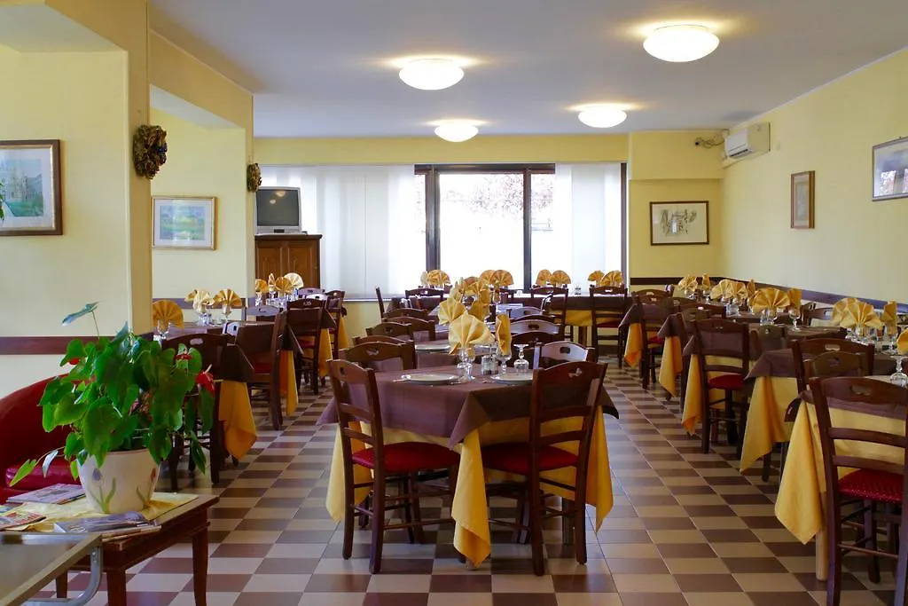 Hotel Certosa Чертоза-ди-Павия