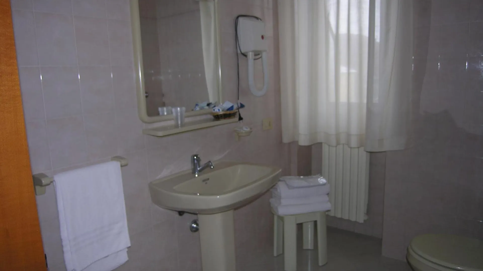 Hotel Certosa Чертоза-ди-Павия